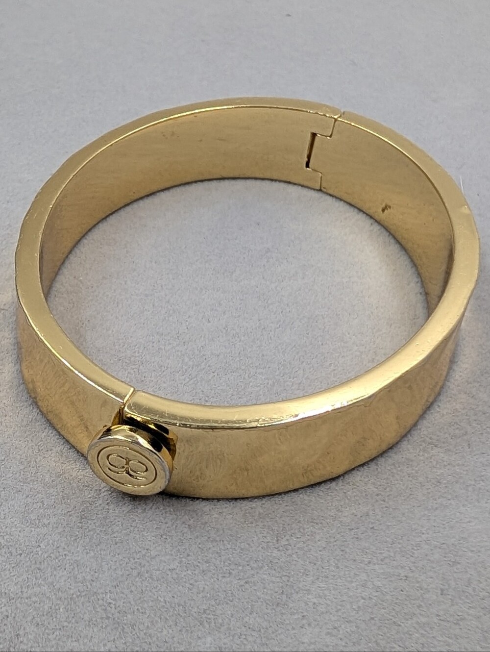 Gorjana Gold Textured Wide Hinged Bangle Bracelet | 1026 Flawed
